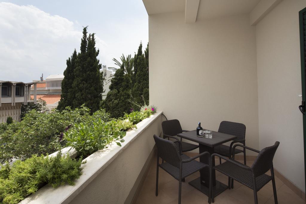Apartments Smokva Makarska Rum bild